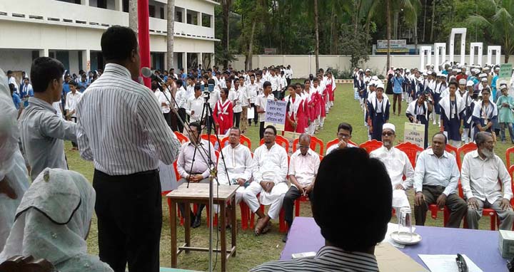 বরগুনায় দুর্ণীতি বিরোধী তরুণ সমাজের ব্যতিক্রমী প্রতিবাদ