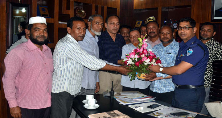 ফেনীর পুলিশ সুপারের সাথে সড়ক পরিবহন মালিক নেতৃবৃন্দের সাক্ষাত