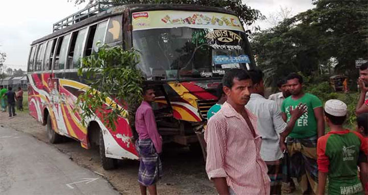 বরগুনায় সড়ক দুর্ঘটনায় নৌবাহিনীর ৩ সদস্য নিহত