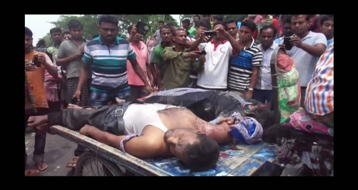 রাজবাড়ীতে যাত্রীবাহী বাসের চাপায় মহিলাসহ নিহত ২