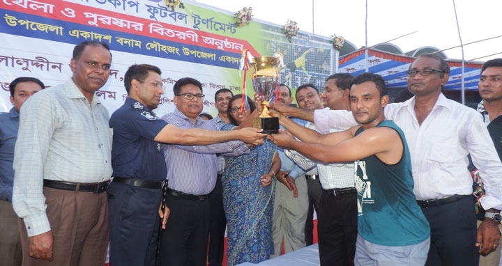 মুন্সীগঞ্জে জেলা প্রশাসক গোল্ডকাপ ফুটবল টুর্ণামেন্টের ফাইনাল খেলা অনুষ্ঠিত