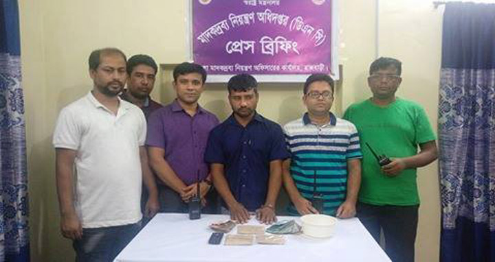 রাজবাড়ীর গোয়ালন্দে হেরোইনসহ আটক ১