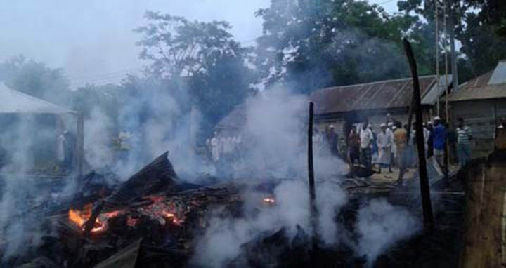 খাগড়াছড়িতে আগুনে পড়ে ছাই ফার্নিচার দোকান-বসতঘর