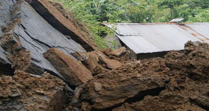 রাঙামাটিতে পাহাড় ধসে নিহত ১৭