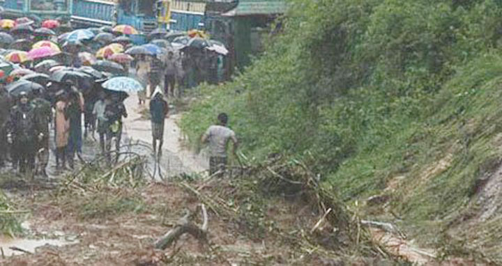 রাঙামাটিতে পাহাড় ধসে সেনাসদস্য হতাহত