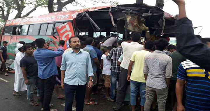 গোপালগঞ্জে দু’বাসের সংঘর্ষে নিহত ৪, আহত ২৫