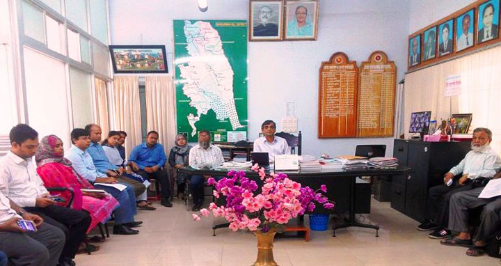 বান্দরবানে পাহাড় ধসের ঘটনায় জেলা প্রশাসকের সংবাদ সম্মেলন