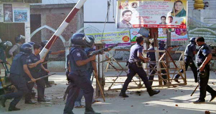 পুলিশের সাথে ছাত্রলীগ-যুবলীগের সংঘর্ষে আহত ৫