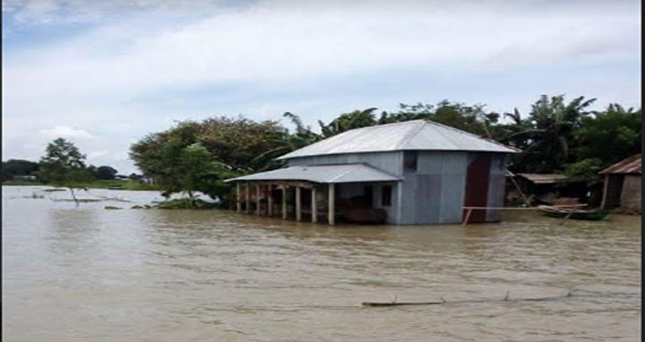 মা‌নিকগ‌ঞ্জে কমতে শুরু করছে যমুনার পানি