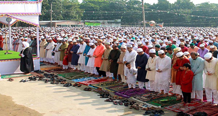 কঠোর নিরাপত্তায় বরিশালে ঈদের প্রধান জামাত অনুষ্ঠিত