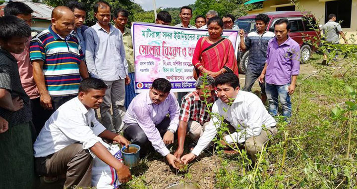 খাগড়াছড়ির মাটিরাঙা উপজেলায় বজ্রপাত প্রতিরোধে তাল বীজ বপন