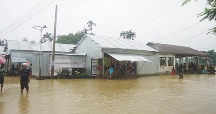 শেরপুরে বাঁধ ভেঙে ঝিনাইগাতীর ১৫ গ্রাম প্লাবিত