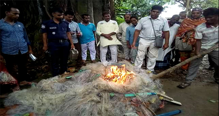 মেঘনা নদী থেকে ৫০ হাজার মিটার জাল ও ইলিশ মাছ জব্দ