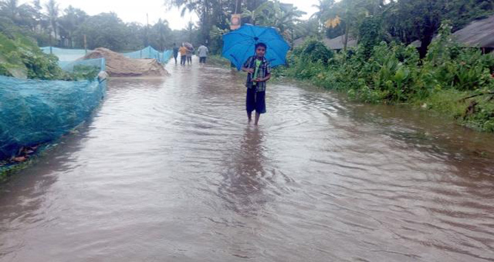 নোয়াখালীতে ভারী বর্ষণে জীবনযাত্রা ব্যাহত