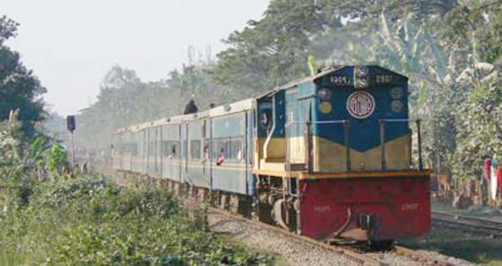 ঢাকার সঙ্গে উত্তরাঞ্চলের রেল যোগাযোগ স্বাভাবিক