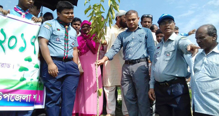 হোসেনপুরে স্কাউটসের বৃক্ষ রোপণ কর্মসূচি উদ্বোধন