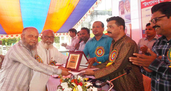 আগৈলঝাড়ায় জাতীয় কৃমি নিয়ন্ত্রণ সপ্তাহের উদ্বোধন