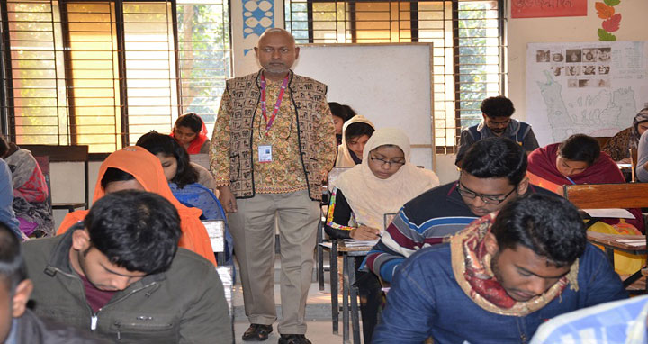 কঠোর নিরাপত্তায় বেরোবির ভর্তি পরীক্ষা শুরু