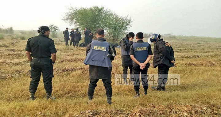 চর আলাতলীর ‘জঙ্গি আস্তানায়’ বোমা নিষ্ক্রিয়কারী দল