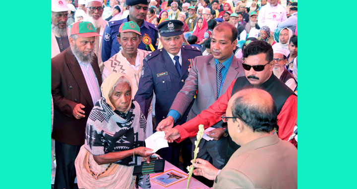 আগৈলঝাড়ায় ১৬ মুক্তিযোদ্ধা পরিবারকে সংবর্ধনা