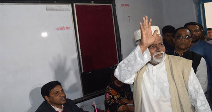 রসিক নির্বাচন: লায়ন্স কেন্দ্রে জয়ী ঝন্টু