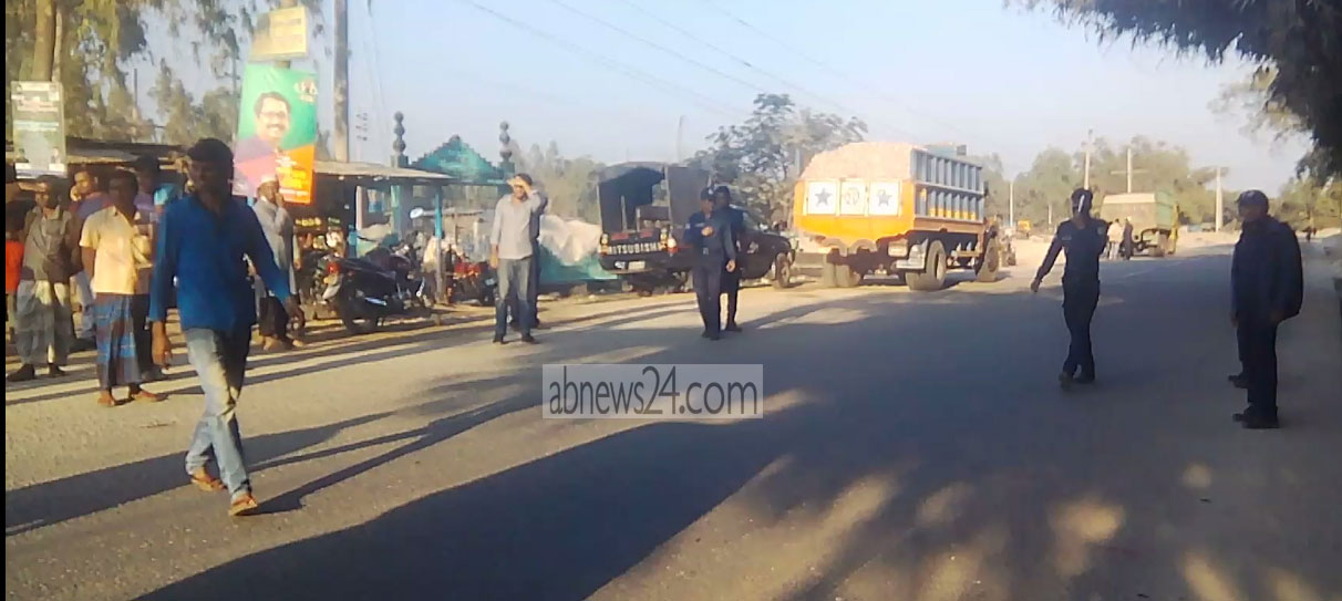 যানবাহনে ওভার লোডিং বন্ধে পঞ্চগড়ে হাইওয়ে পুলিশের অভিযান