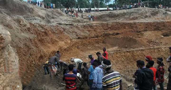 সিলেটে মাটিচাপায় ৫ জনের মৃত্যুর ঘটনায় মামলা