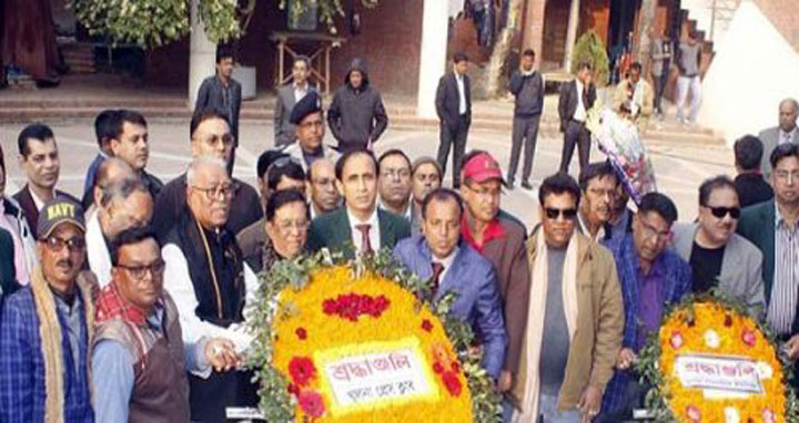 বঙ্গবন্ধুর সমাধিতে খুলনা প্রেসক্লাব নেতৃত্বের শ্রদ্ধা