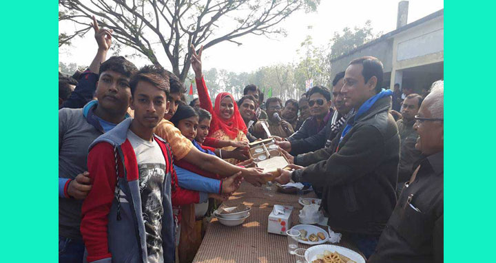 সুন্দলীতে প্রতিযোগিতামূলক পিঠাপুলির অনুষ্ঠান