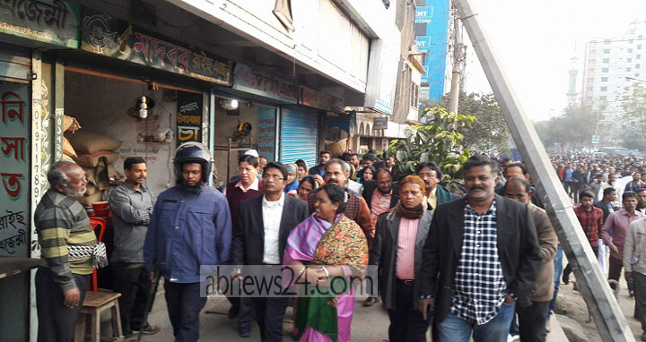 হকার ইস্যুতে শামীম-আইভি সমর্থকদের সংঘর্ষ: আহত ৫০