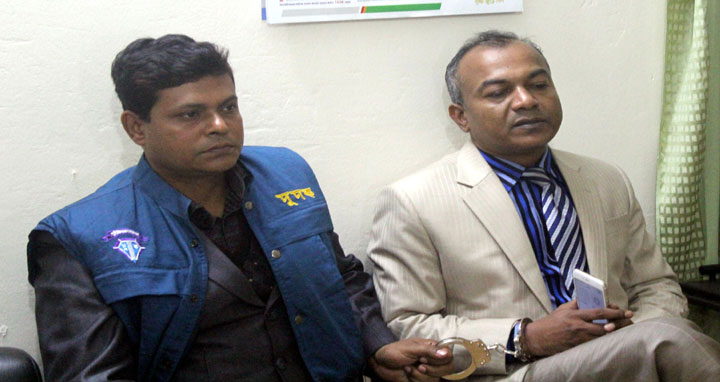 পিরোজপুর ভূমি অধিগ্রহণ কর্মকর্তাকে গ্রেপ্তার করেছে দুদক