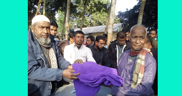 বোদায় ব্যবসায়ী আজাহার আলী’র উদ্যোগে কম্বল বিতরণ