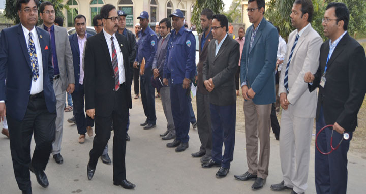 তিতাসে প্রশাসনিক কর্মকর্তাদের সাথে বিভাগীয় কমিশনারের মতবিনিময়