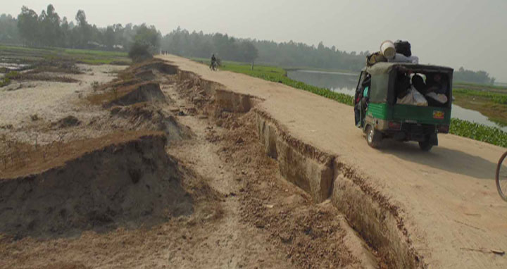 ফ্লাড বাইপাস যেন মরণফাঁদ