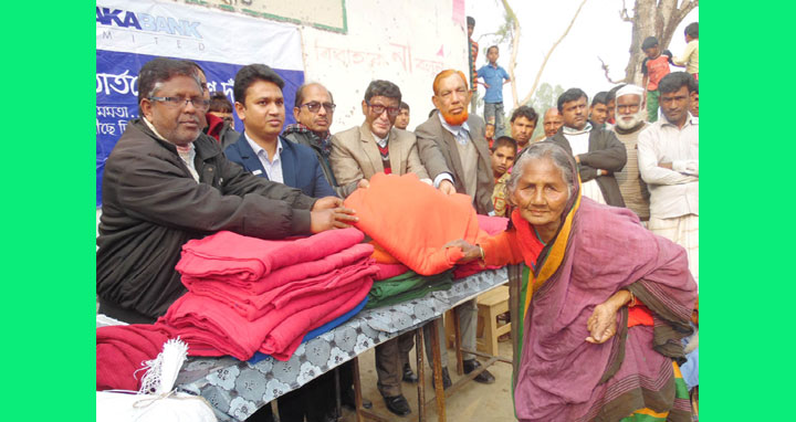 লালমনিরহাটে ঢাকা ব্যাংকের শীতবস্ত্র বিতরণ