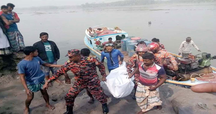 কাউখালীতে পণ্যবাহী ট্রলার ডুবি এক শ্রমিকের লাশ উদ্ধার