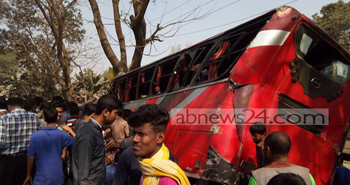 ফরিদপুরে পৃথক সড়ক দুর্ঘটনায় নিহত ৫, আহত ২০