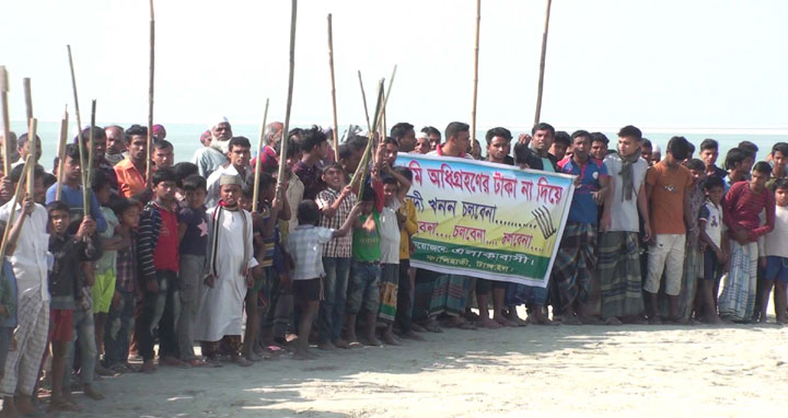 টাঙ্গাইলে অধিগ্রহনকৃত জমির টাকা আদায়ে আন্দোলনে মালিকরা