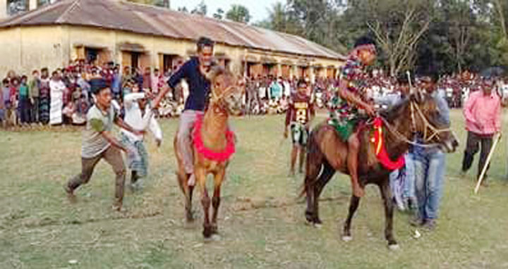 লালপুরের কদিমচিলানে ঐতিহ্যবাহী ঘৌড়-দৌড় প্রতিযোগীতা