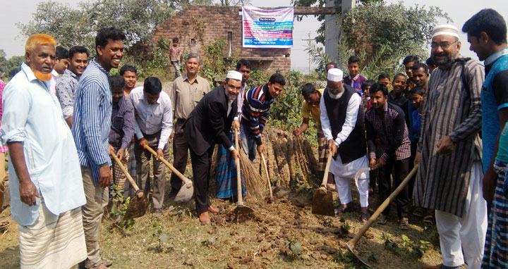 পাহাড়ীপুকুরের মুক্তিযোদ্ধা স্মৃতি স্তম্ভের জঙ্গল পরিষ্কারকরণ উদ্বোধন