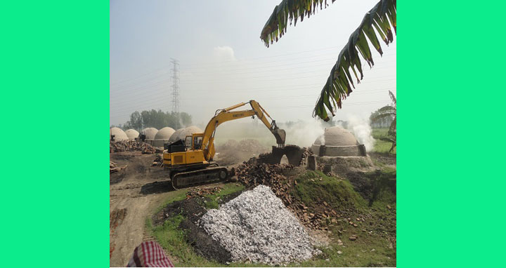 কালিয়াকৈরে কয়লা তৈরীর কারখানায় ভ্রাম্যমাণ আদালতের অভিযান