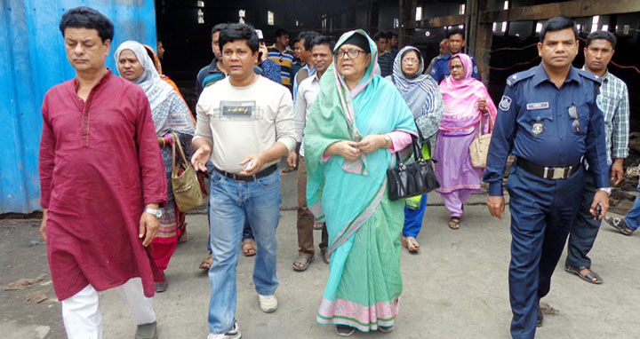 বিরলে অগ্নিকান্ডে ক্ষতিগ্রস্ত রুপালী বাংলা জুট মিল পরিদর্শন