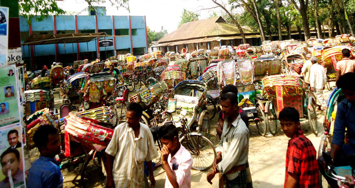 মদনে রিক্সা শ্রমিকদের অর্ধদিবস কর্মবিরতি