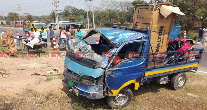 ময়মনসিংহে পিকঅাপ উল্টে নিহত ১