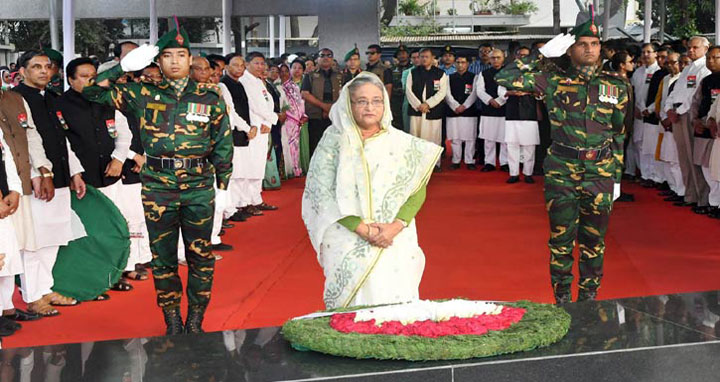 ৭ই মার্চে বঙ্গবন্ধুর প্রতিকৃতিতে প্রধানমন্ত্রীর শ্রদ্ধা