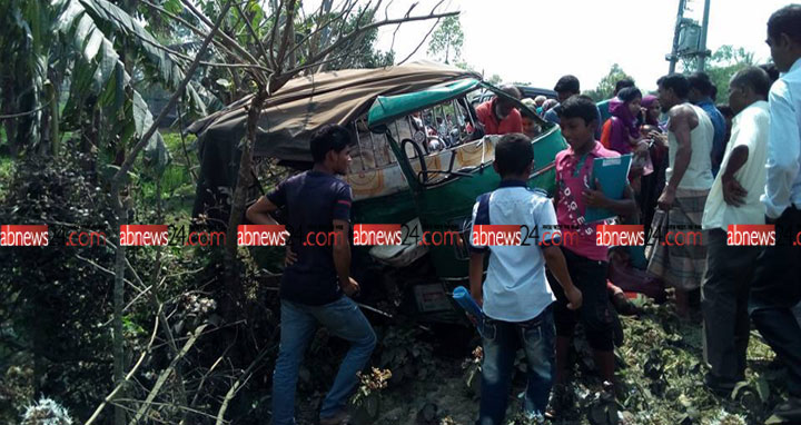 হালুয়াঘাটে মর্মান্তিক সড়ক দুর্ঘটনায় নিহত ৩