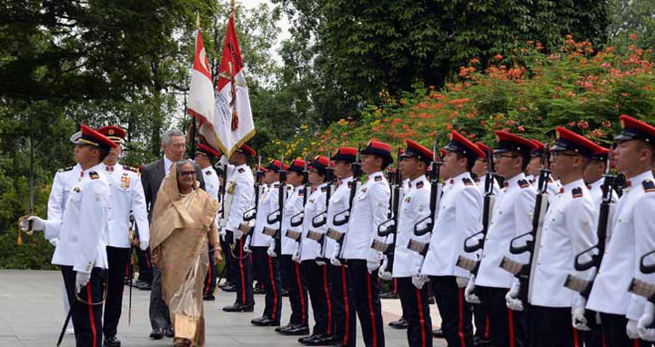 সিঙ্গাপুরে নবনির্মিত সমুদ্রবন্দর পরিদর্শন করেছেন প্রধানমন্ত্রী