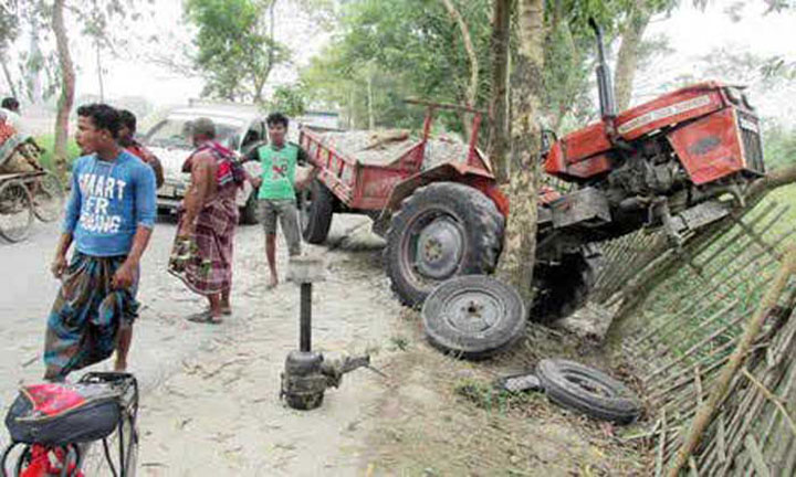 নওগাঁয় পাওয়ার টিলার উল্টে নিহত ১