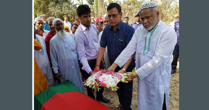 গোদাগাড়ীতে মুক্তিযোদ্ধা আলফাজকে রাষ্ট্রীয় মর্যাদায় দাফন