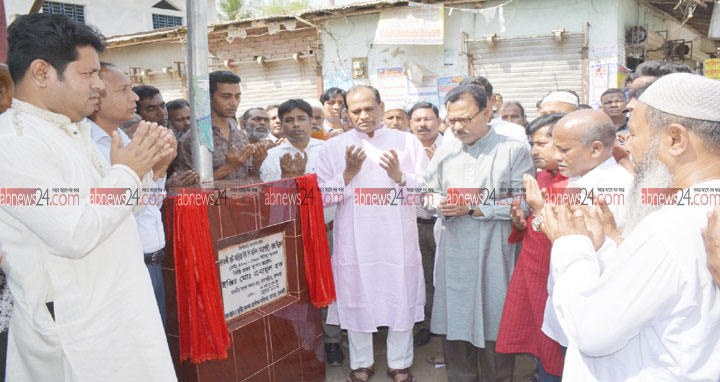 বাগমারায় রাস্তা পাকাকরণ কাজের ভিত্তি প্রস্তর স্থাপনের উদ্বোধন